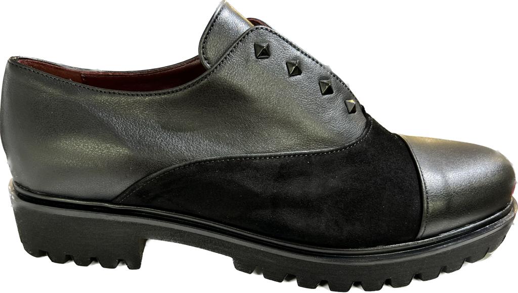 Mocassino Artigianale nero con  borchie